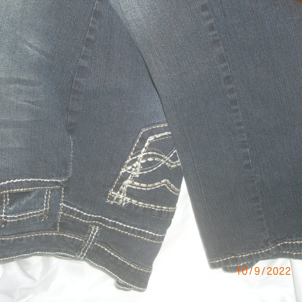 Cato Womens Jeans 12/30 average blue in color with white stitching